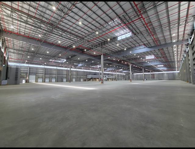 18,756M² WAREHOUSE TO LET IN LONGLAKE